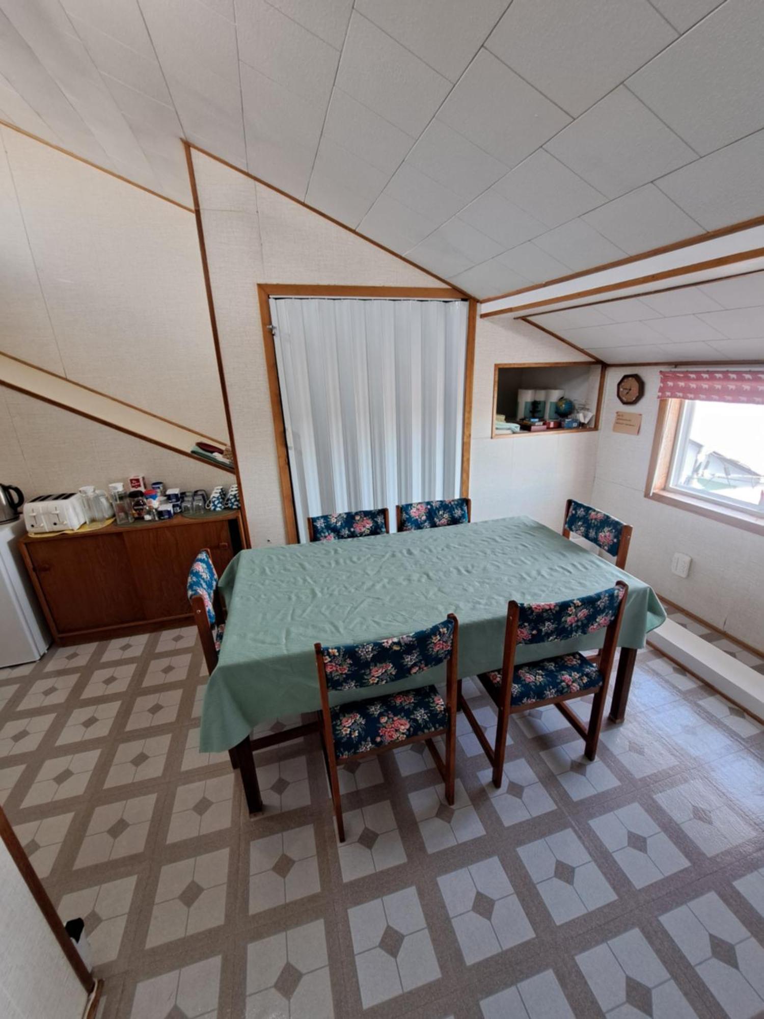 Polar Bear Bed And Breakfast Черчилл Екстер'єр фото
